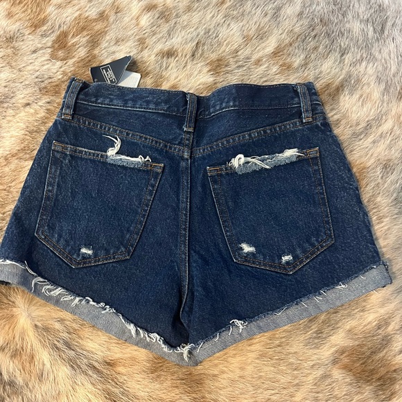Abercrombie & Fitch Annie High Rise Shorts - Picture 2 of 3